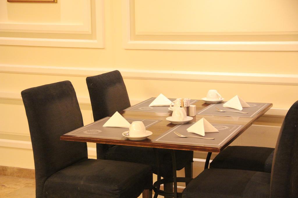 Napoleon Hotel Beirut Exterior foto