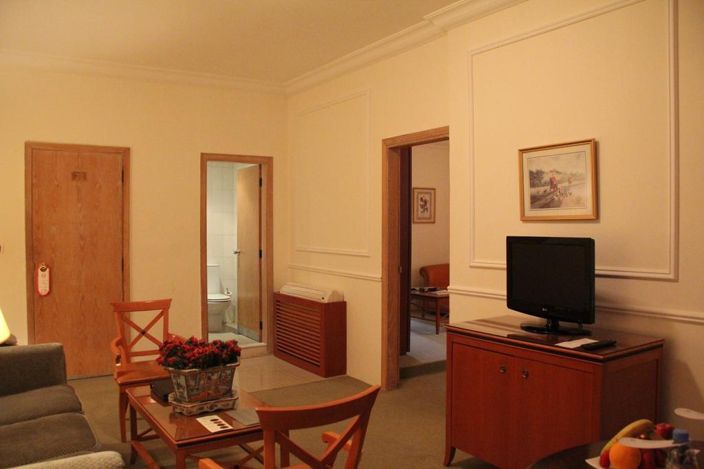 Napoleon Hotel Beirut Exterior foto